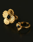 “Fortune Circle” Shell Hibiscus & Clover Ring