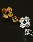 “Fortune Circle” Shell Hibiscus & Clover Ring